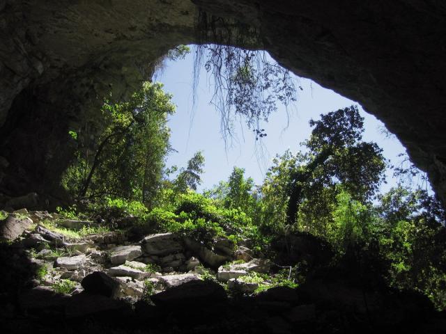 Grotte de la Folatière à Rogues - 1