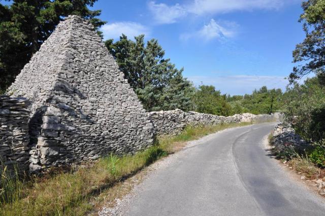 CHemin de la capitelle pointue garrigue Nîmoise 002