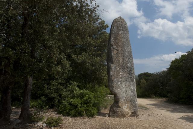 menhir-La-Leque-JW09b