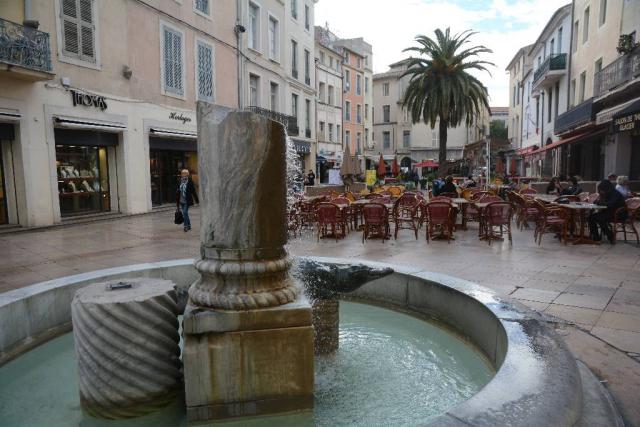 Nimes Fontaine Place du Marche